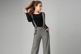 Women's wide and flared trousers